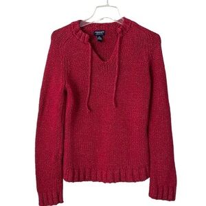 American Eagle red chunky heavy weight sweater size M v neck opening with tie